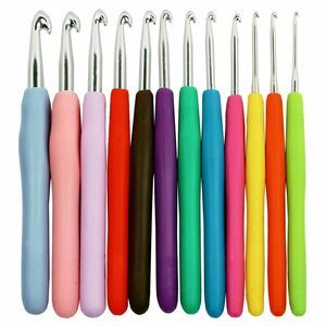 Crochet Hooks Soft Handle Rubber Grips Ergonomic Aluminum Needles 12-Pc Gift NEW
